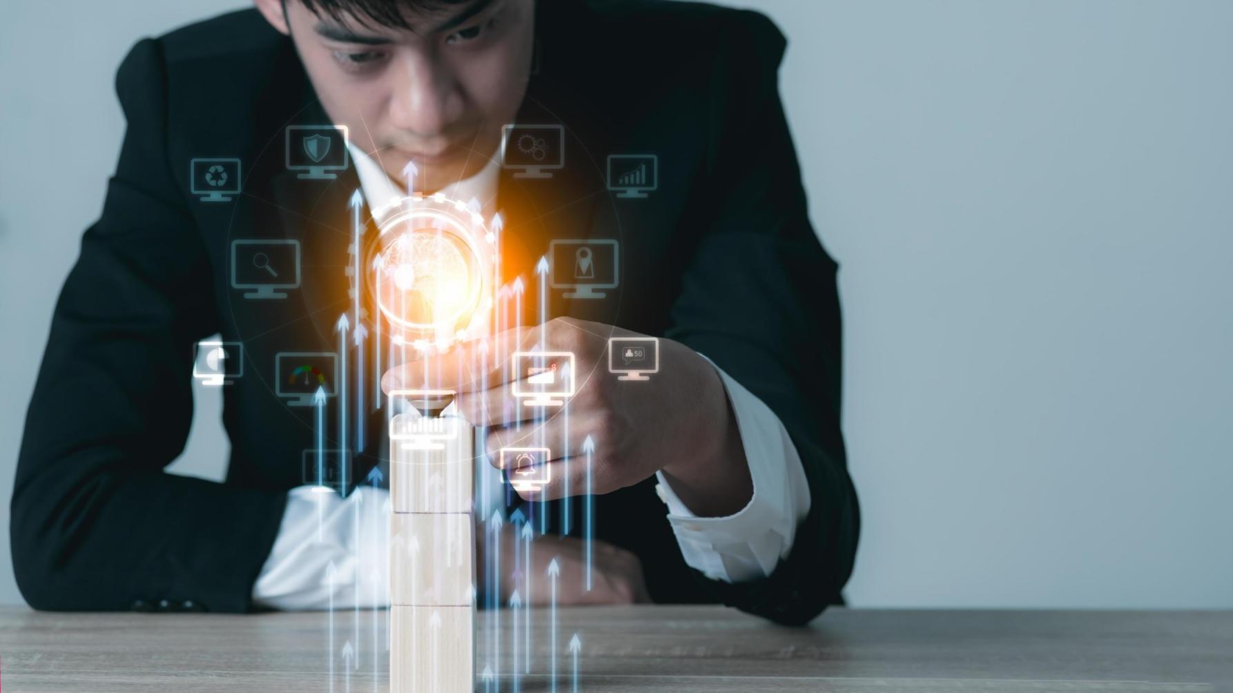 Link oluşturma eğitimi sırasında katılımcılar arası tartışma ortamı